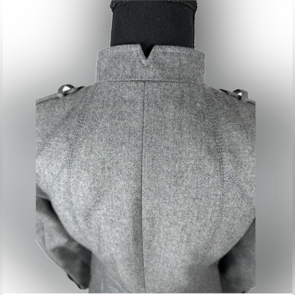Banana Republic Woman’s Wool Blend Cropped Military Jacket. Size 6 - Picture 6 of 6